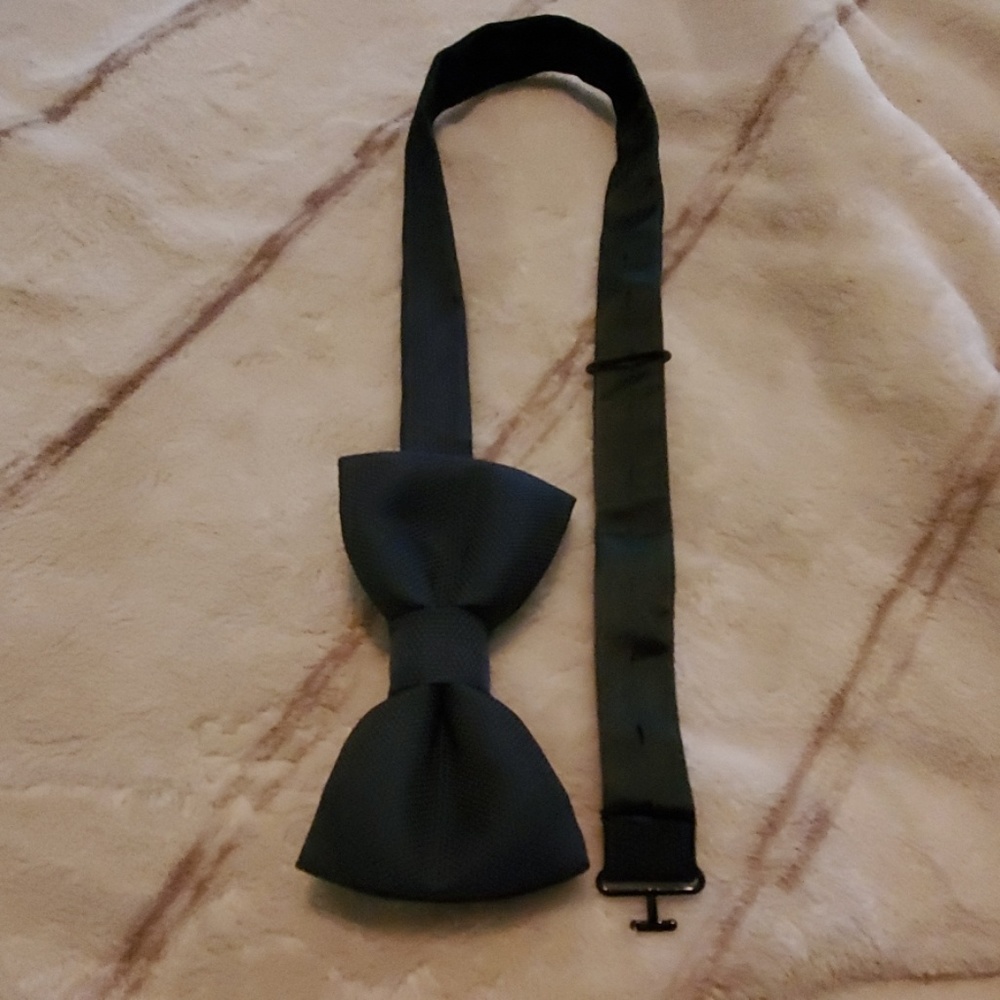 H&M Bow Tie - Picture 2 of 2